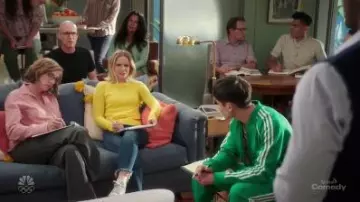 Yel­low Cash­mere Sweater worn by Eleanor Shellstrop (Kristen Bell) in The Good Place Season 4 Episode 13