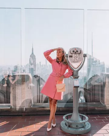 Gucci Belt­ed Shirt Dress of Josie on the Instagram account @josieldn