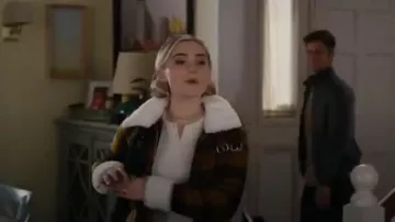 Faux-Fur Trim Plaid Coat worn by Taylor Otto (Meg Donnelly) in American Housewife Saeson 4 Episode 13