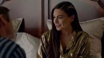 Gold Hair Pin of Cristal Jennings (Ana Brenda Contreras) in Dynasty (S02E19)