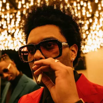 Les lunettes de soleil portées par The weeknd  sur le compte Instagram de @theweeknd dans son dernier clip