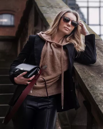 Hood­ed Jumper of Jessica Harris on the Instagram account @jessicasharris_