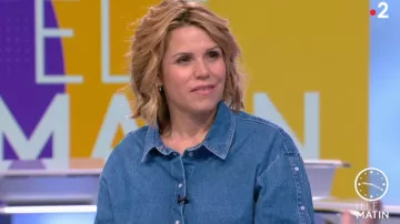 The denim shirt, armholes slightly lowered, placket pressionnées all the long sleeves of Laura Tenoudji in Télématin