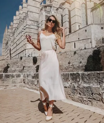 Satin Top de Jessica Harris en la cuenta de Instagram @jessicasharris_