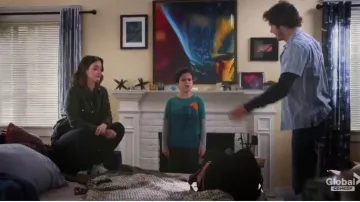 White V Sneakers worn by Angie D'Amato (Leighton Meester) in Single Parents Season 2 Episode 14