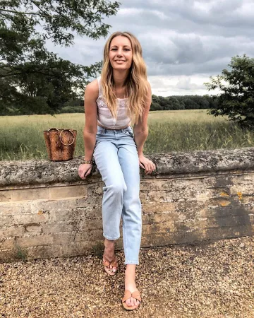 Cropped Top White of Jessica Harris on the Instagram account @jessicasharris_