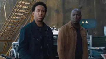 La veste chemise en daim brun clair de Roman Pearce (Tyrese Gibson) dans Fast and Furious 9