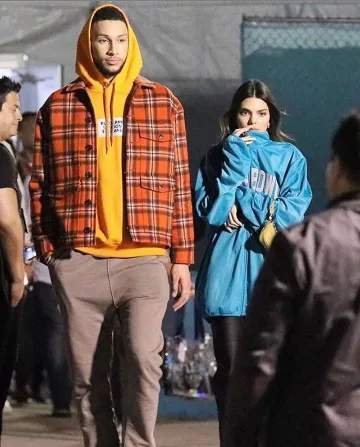 Matériel Plissés en Faux Cuir Jambe Large Pantalon porté par Kendall Jenner Super Bowl le 2 février 2020