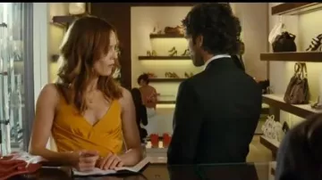 Yellow dress of Juliette (Vanessa Paradis) in The Arnacœur
