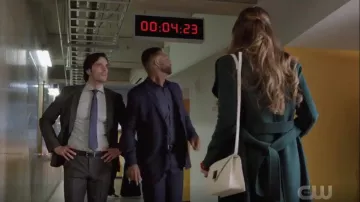 Blanc Croc Enveloppe du Sac portés par Fallon Carrington (Elizabeth Gillies) dans la Dynastie Saison 3 Épisode 11