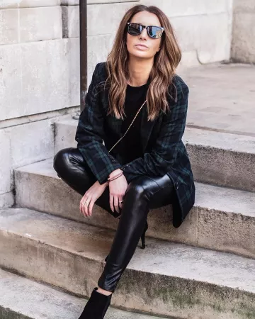 Jumper Sweater Black de Jessica Harris en la cuenta de Instagram @jessicasharris_
