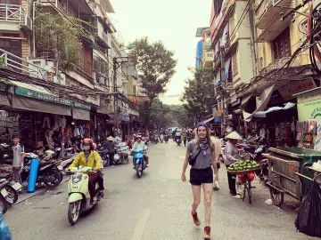 Le short de sport noir de Meghann Fahy sur le compte Instagram de @meghannfahy