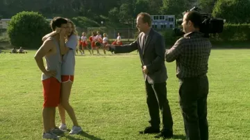 Short rouge de Felicia (Taylor Swift) dans Valentine's Day