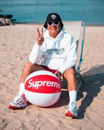 Nike zoom Streak spectrum Plus Supreme White on the account Instagram of @jaadiee