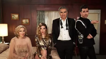 Dsquared2 Sequined Trimmed Sweatshirt of David Rose (Daniel Levy) in Schitt's Creek (S06E05)