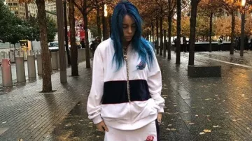 Chaqueta blanca usada por Billie Eilish en Billie Eilish - Momentos divertidos