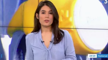 Le chemisier en viscose fluide et doux à col lavallière de Émilie Tran Nguyen dans 19/20 le 04.02.2020