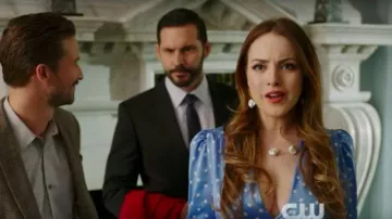 Point bleu Robe de Fallon Carrington (Elizabeth Gillies) dans Dynastie (S03E12)