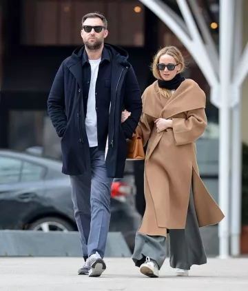 Dior Calfskin D-Bee Sneakers worn by Jennifer Lawrence New York City February 3, 2020