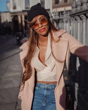 Pink Long­line Coat of Nimi on the Instagram account @nimiblackwell