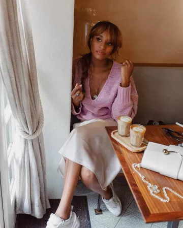 Satin Slip Dress de Nimi en la cuenta de Instagram @nimiblackwell