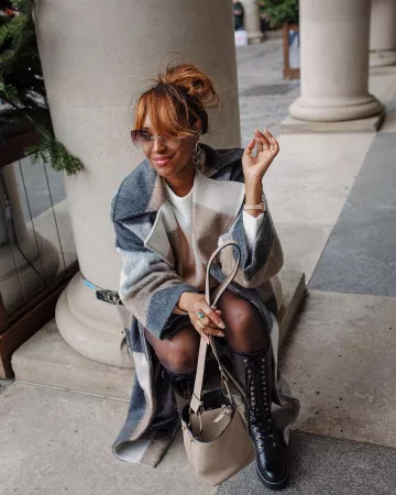 Over­sized Brushed Coat of Nimi on the Instagram account @nimiblackwell