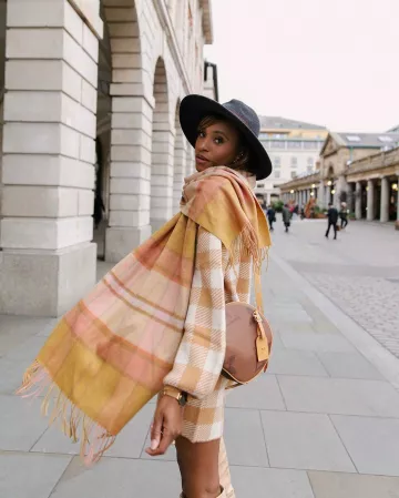 Sweater Dress of Nimi on the Instagram account @nimiblackwell