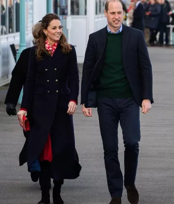 Beulah London Red and Ecru Heart Shawl worn by Catherine, Duchess of Cambridge South Wales February 4, 2020