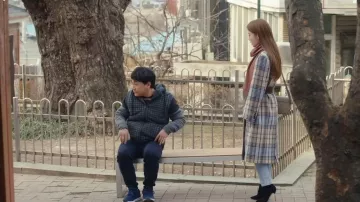 Mer­ry Coat-Mul­ti Check worn by Jin Shim (Yoon Seo) in Touch Your Heart Episode 6