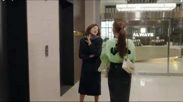 Alexander mcqueen Jewelled Satchel en Blanco usado por Jin Shim (Yoon Seo) en Touch Your Heart Episodio 7