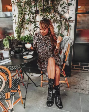 Kurt Geiger Botas de cuero negro de Nimi en la cuenta de Instagram @nimiblackwell
