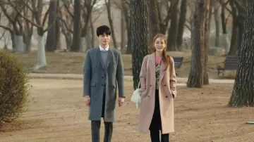 Mate­lassé Buck­et Bag worn by Jin Shim (Yoon Seo) in Touch Your Heart Episde 12