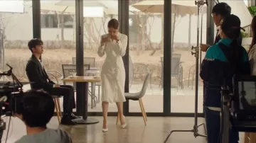 Wom­en's Scrubs 36" Lab Coat worn by Jin Shim (Yoon Seo) in Touch Your Heart Episode 13