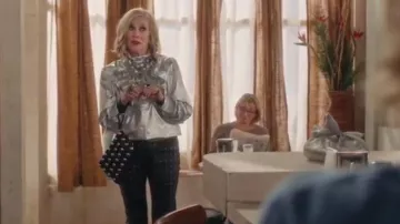 Noir Clouté en Cuir Pantalon porté par Moira Rose (Catherine O'Hara) dans Schitt s Creek Saison 6 Épisode 5