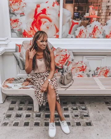 Falda Midi de Nimi en la cuenta de Instagram @nimiblackwell