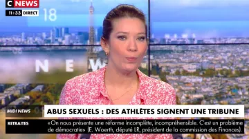 La camisa de cuello claudino estampada en seda roja por Claire Elisabeth Beaufort en CNews Info