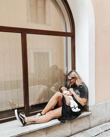 Zapatillas negras Black Vans Classic Old Skool negras de Carina Koeberl en la cuenta de Instagram @carina_koeberl
