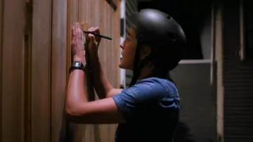 Reloj digital Casio usado por Sarah Finley (Jacqueline Toboni) como se ve en The L Word: Generation Q (S01E08)