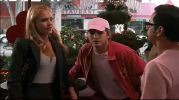 Blazer noir de Morley Clarkson (Jessica Alba) dans Valentine's Day