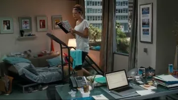 T-shirt over size blanc de Julia Fitzpatrick (Jennifer Garner) dans Valentine's Day