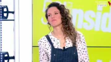 Le chemisier porté par Lorie Pester dans 50 Minutes Inside