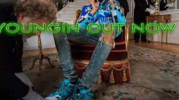 Balenciaga Blue Men's Track Sneakers of Stunna 4 Vegas en el videoclip Stunna 4 Vegas - Fu*king up freestyle
