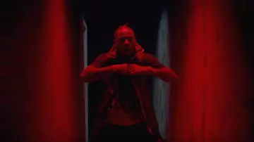 Palm Angles Camiseta de algodón Black Firestarter de Flipp Dinero en el video musical Flipp Dinero - How I Move (Official Music Video) ft. Lil Baby