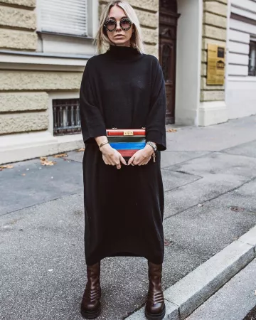 Surdimensionné Haute-Cou Robe de Karin Teigl sur l'Instagram account @constantly_k