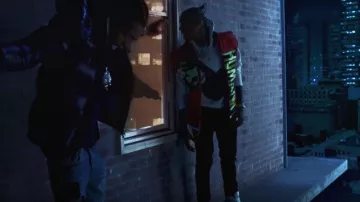 Amiri Leopard Half-Stripe Broken Black Jeans de Flipp Dinero en el video musical Flipp Dinero - How I Move (Official Music Video) ft. Lil Baby