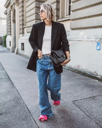 Sac noir de Karin Teigl sur l'Instagram account @constantly_k