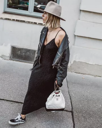 Veste en cuir de Karin Teigl sur l'Instagram account @constantly_k