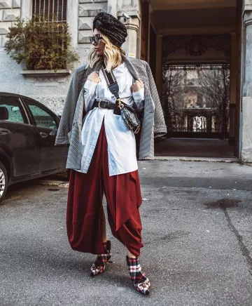 Jacquemus avec Ceinture Pantalon de Harem de Karin Teigl sur l'Instagram account @constantly_k