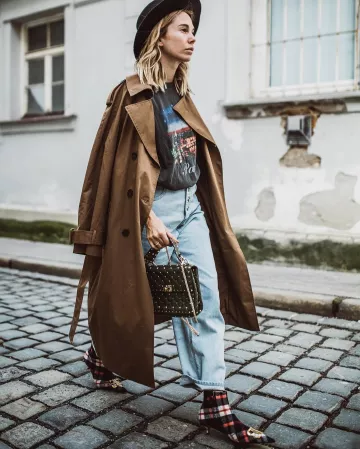 Camiseta balenciaga oversize de Karin Teigl en la cuenta de Instagram @constantly_k