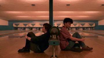 Black toe shoes worn by Sydney (Sophia Lillis) in I Am Not Okay with This (Season 1 Episode 4)